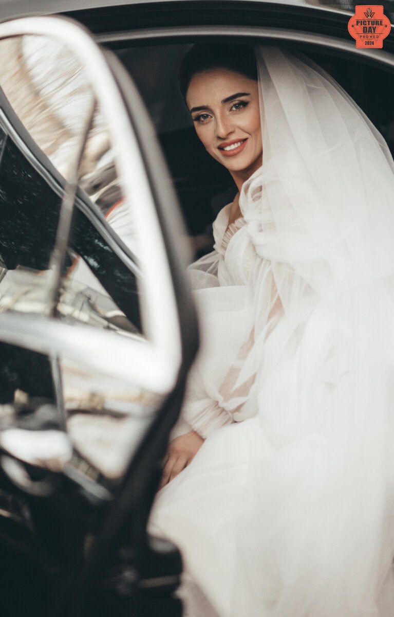 Picture of the Day - The Bride's Arrival