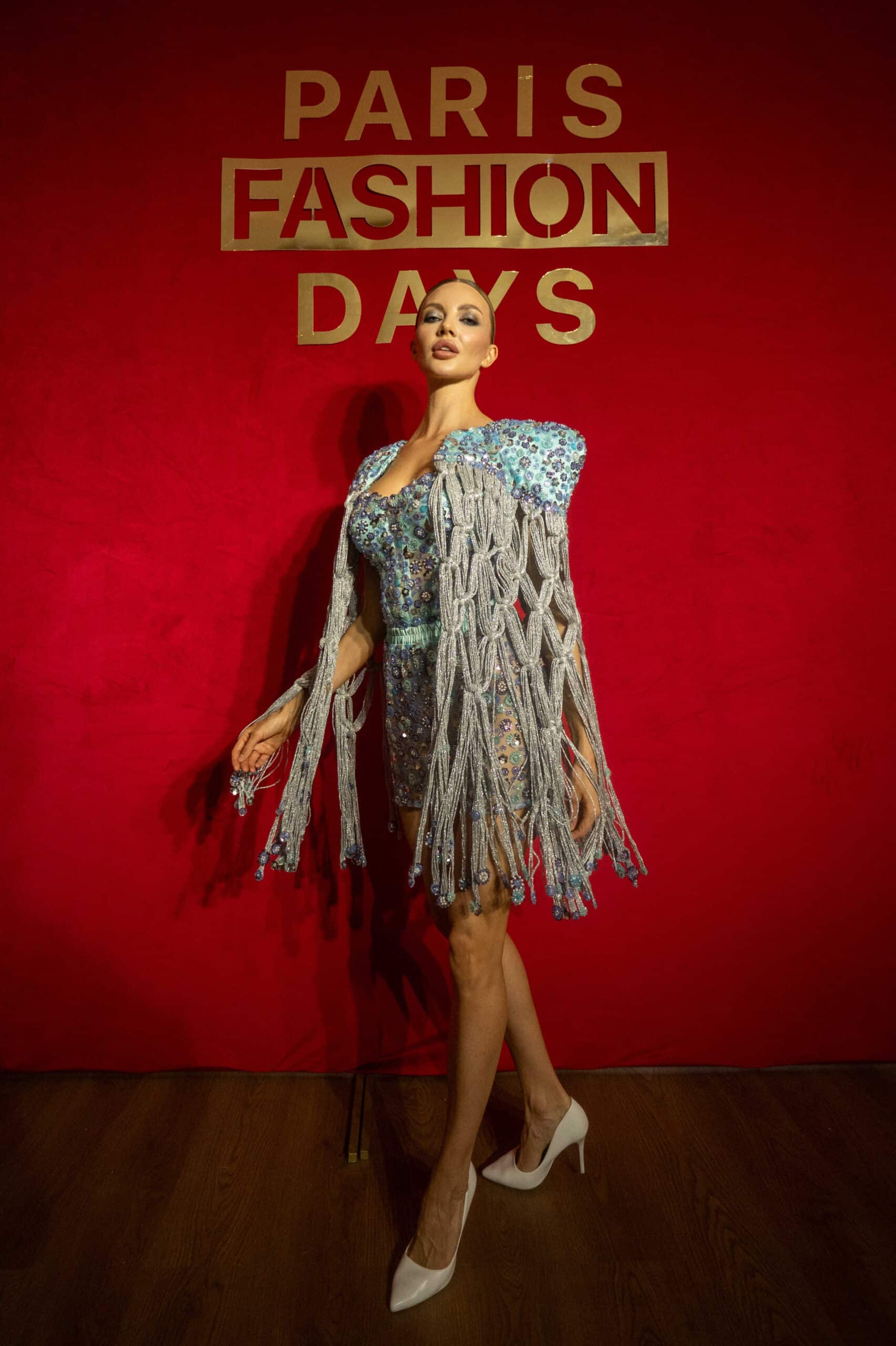 მაღალი მოდა- იულიანა გრადსკის პორტრეტი გლამურულ სამოსში