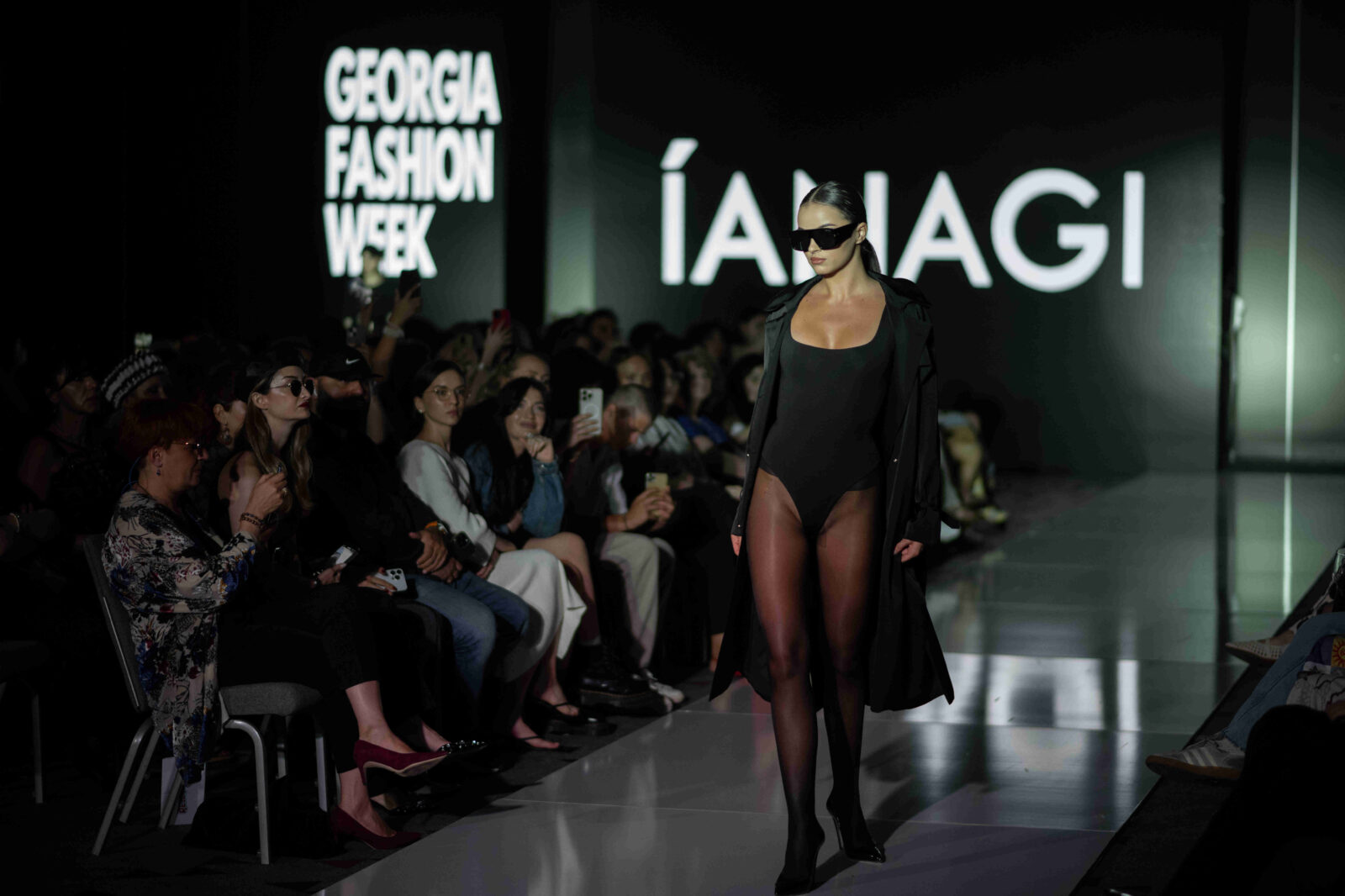 ianagi-fashion-show-black-outfit