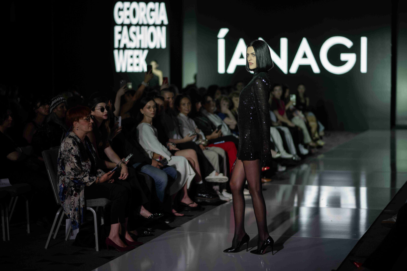 ianagi-shining-fabric-runway