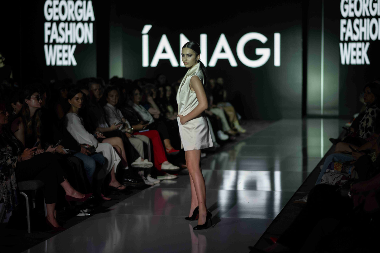 ianagi-white-satin-suit-photography