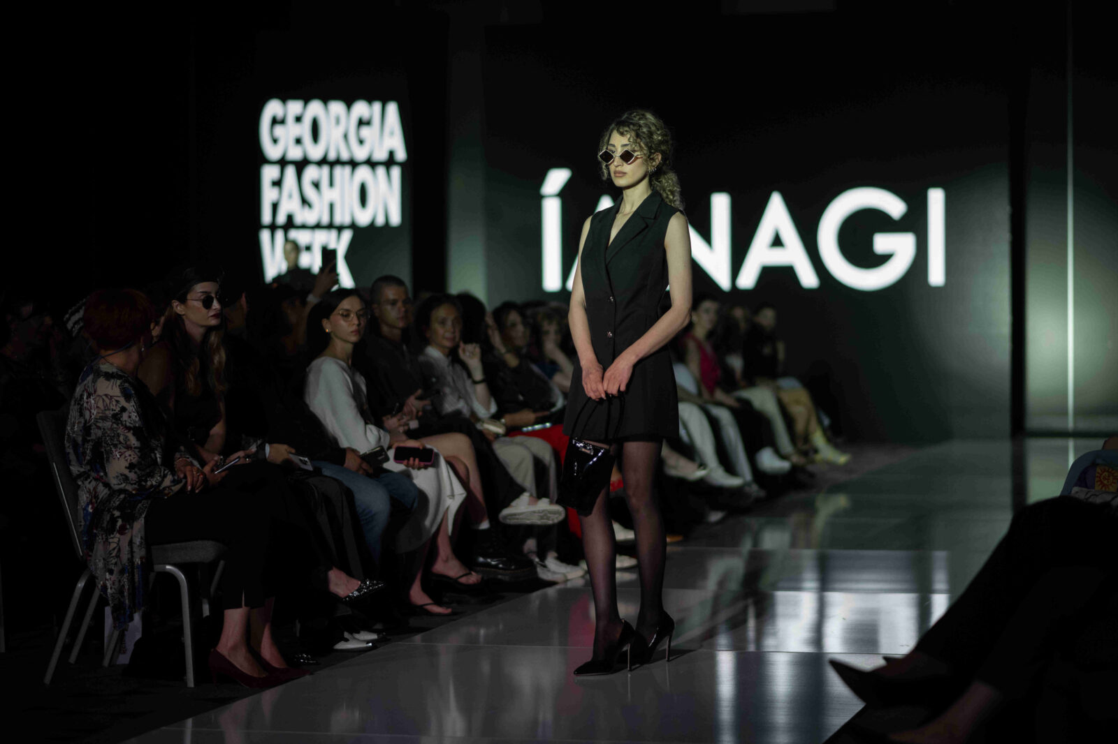 ianagi-classic-vest-runway