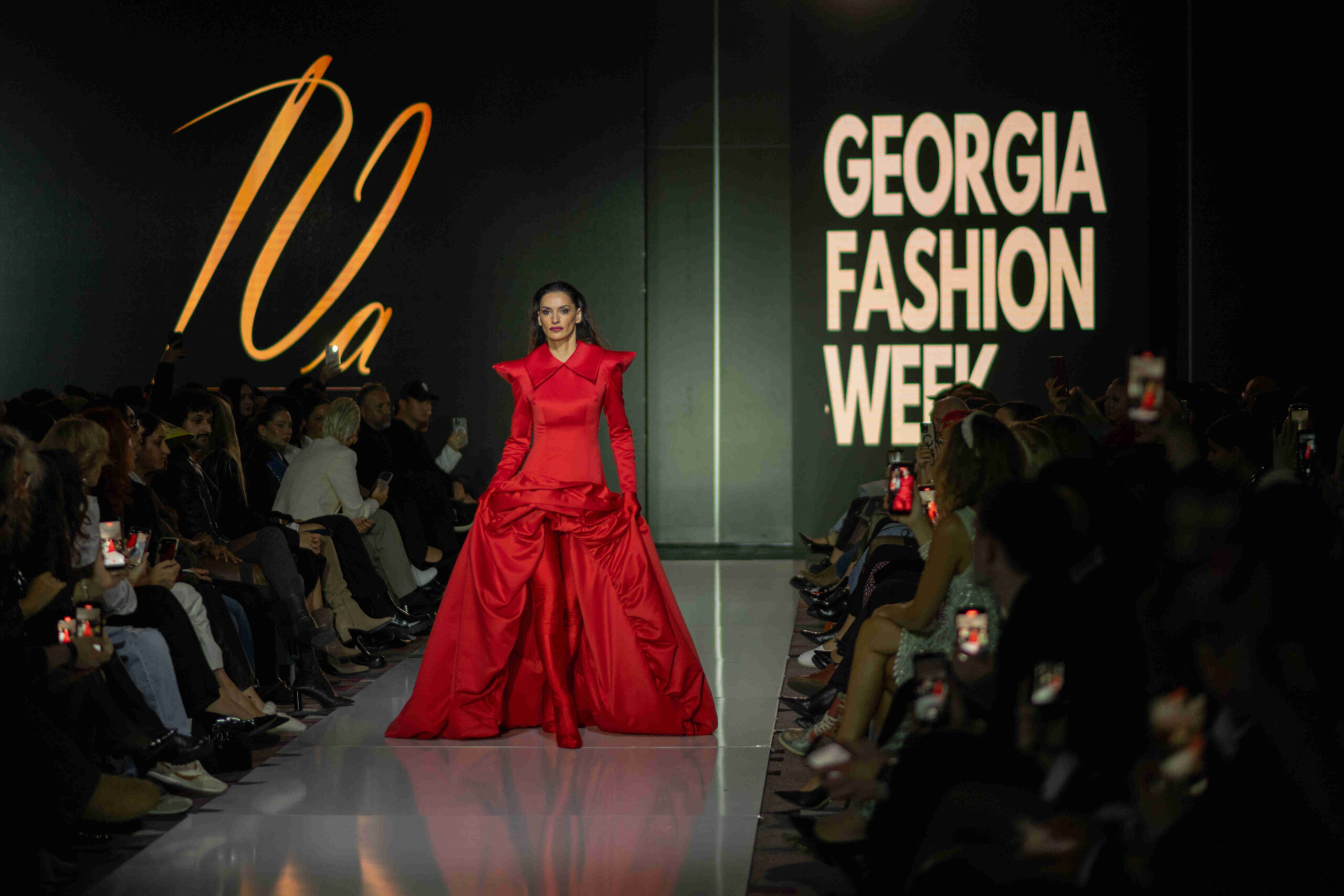 წითელი საღამოს კაბა