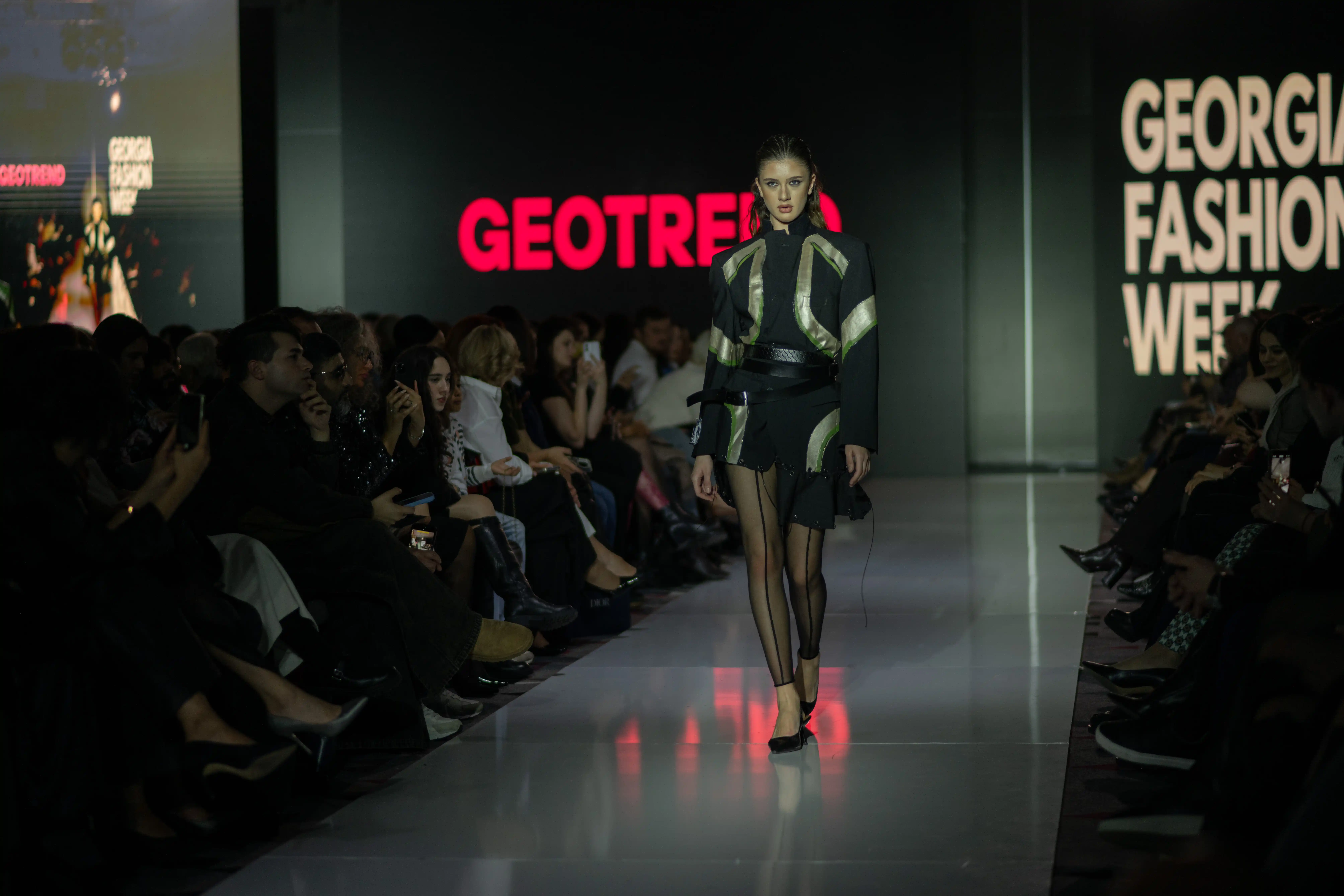 გეომეტრიული დეტალები სამოსში